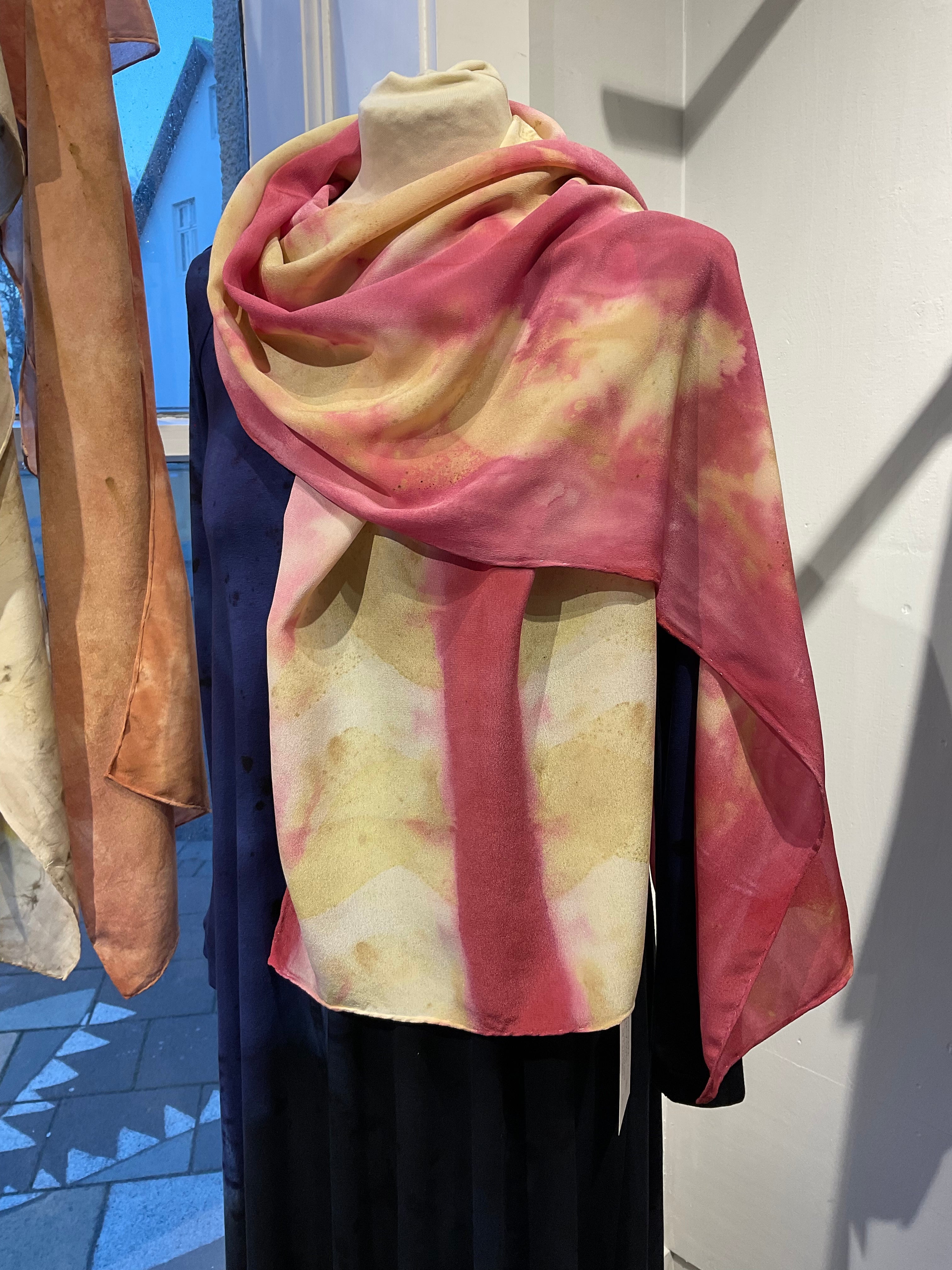 Silkislæða / Silk scarf